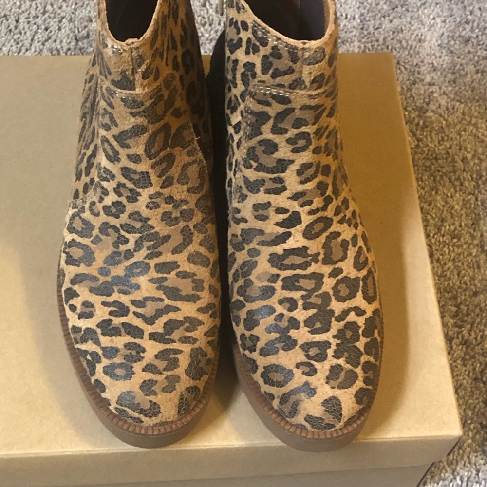 New in box Lucky Brand boots never worn sz 9.5 M natural distressed leopard - Picture 2 of 7